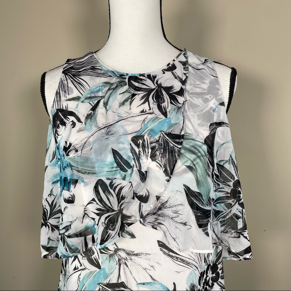 White House Black Market Blue Floral Blouse - Picture 6 of 7